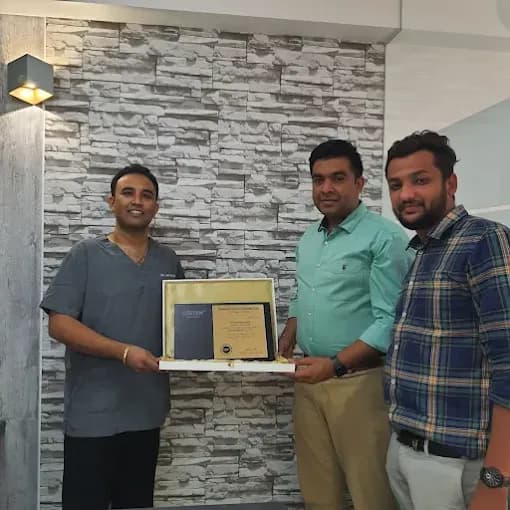 Dr. Rachit Jain receiving award